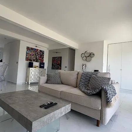 2 2 Terrasses Канны